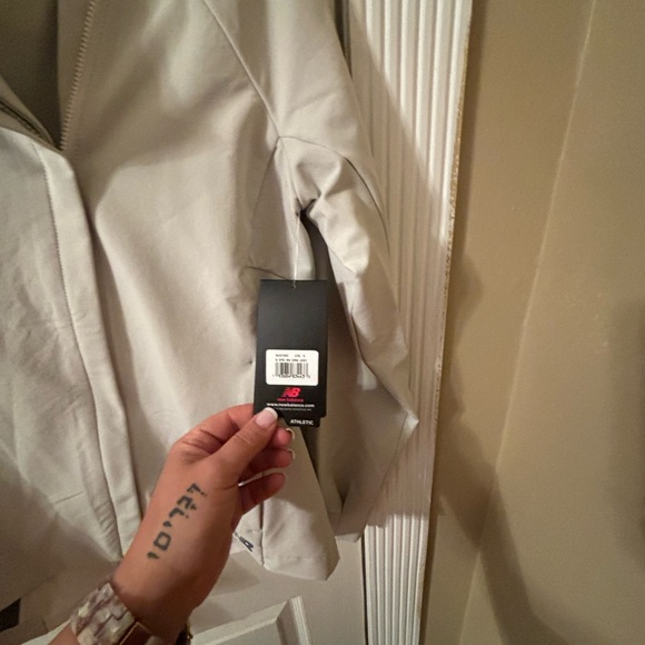 NWT…NEW BALANCE WINDdefy Athletic Jacket- size S - Picture 6 of 16